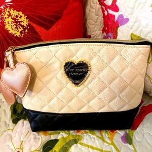Betsey Johnson black and ivory quilted makeup bag